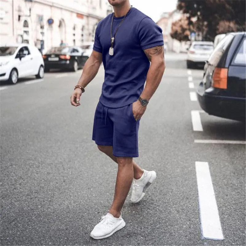 Men Round Neck Slim Tee & Drawstring Side Pocket Sports Shorts